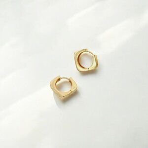 Squared Gold Hoops - Raye